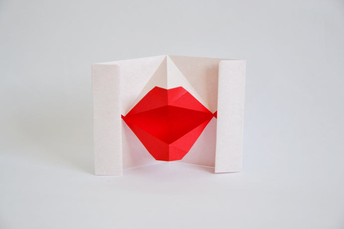 Tuto : comment plier une bouche qui fait des bisous en origami pour la Saint Valentin