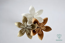 Charger l&#39;image dans la galerie, Bouquet de fleurs en papier origami et papier recyclé

