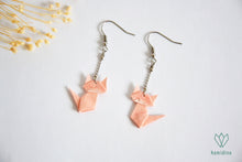 Charger l'image dans la galerie, Boucles d'oreilles en origami roses en forme de chats