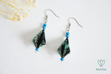 Charger l'image dans la galerie, Boucles d'oreilles argentées en origami en forme de diamant
