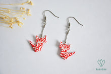 Charger l'image dans la galerie, Boucles d'oreilles en origami blanches et rouges en forme de chats