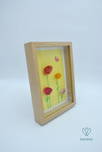 Charger l'image dans la galerie, 4 roses d'été en papier origami dans un cadre en bois