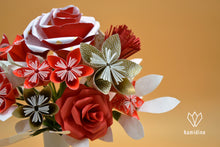 Charger l'image dans la galerie, Bouquet de fleurs rouges, blanches et dorées en origami