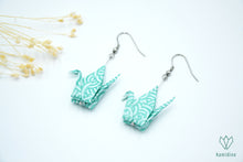 Charger l'image dans la galerie, Boucles d'oreilles argentées en origami en forme de grue