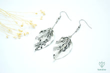 Charger l'image dans la galerie, Boucles d'oreilles argentées en origami en forme de feuille