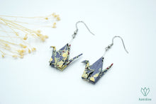 Charger l'image dans la galerie, Boucles d'oreilles argentées en origami en forme de grue
