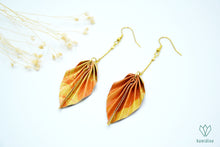Charger l'image dans la galerie, Boucles d'oreilles dorées en origami en forme de feuille
