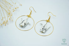 Charger l'image dans la galerie, Créoles dorées en origami en forme de grue