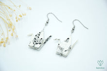 Charger l'image dans la galerie, Boucles d'oreilles argentées en origami en forme de grue