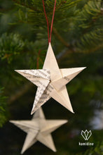 Charger l'image dans la galerie, Etoile de Noël en origami avec du papier de récupération d'un roman