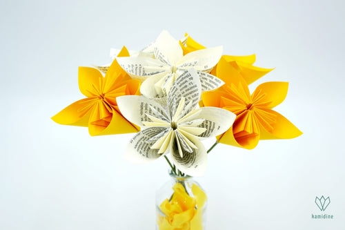 Bouquet de fleurs en papier origami jaune et en papier recyclé de romans