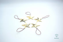 Charger l'image dans la galerie, 5 étoiles de Noël en origami avec du papier de récupération d'un roman