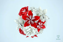 Charger l'image dans la galerie, Bouquet de fleurs en papier partitions (rouge et beige)