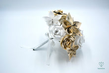 Charger l'image dans la galerie, Bouquet de fleurs en papier partitions (blanc et beige)