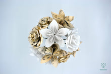 Charger l'image dans la galerie, Bouquet de fleurs en papier partitions (blanc et beige)