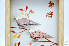 Charger l'image dans la galerie, Cadre avec deux moineaux sur une branche en papier origami