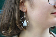 Charger l'image dans la galerie, Créoles argentées en origami en forme de grue