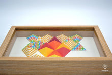 Charger l'image dans la galerie, Pyramides multicolores en papier origami