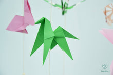 Charger l&#39;image dans la galerie, Mobile bébé en origami composé de 12 animaux
