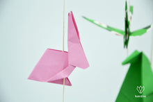 Charger l'image dans la galerie, Mobile bébé en origami composé de 12 animaux