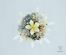 Charger l'image dans la galerie, Bouquet or, argent, noir et blanc en origami