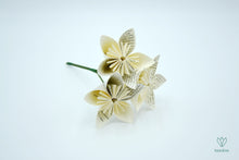 Charger l'image dans la galerie, Petit bouquet origami en papier de récupération d'un roman