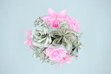 Charger l'image dans la galerie, Bouquet de fleurs en papier partitions (rose et beige)