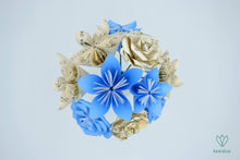 Charger l'image dans la galerie, Bouquet de fleurs en papier partitions (bleu et beige)
