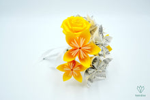 Charger l'image dans la galerie, Bouquet de fleurs en papier partitions (jaune et beige)