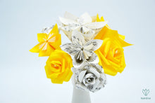 Charger l'image dans la galerie, Bouquet de fleurs en papier partitions (jaune et beige)