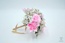Charger l'image dans la galerie, Bouquet de fleurs en papier partitions (rose et beige)