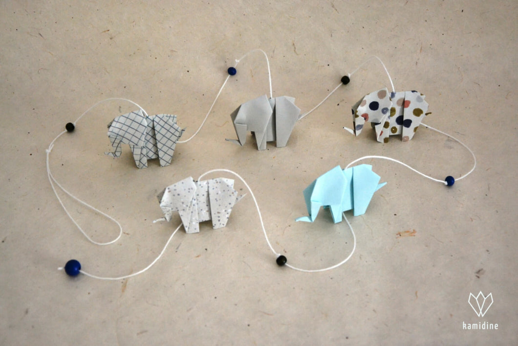 Guirlande de 5 éléphants en papier origami et de perles en bois