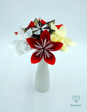 Charger l'image dans la galerie, Bouquet de fleurs rouges, banches et noires en origami