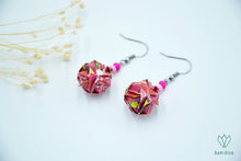 Charger l'image dans la galerie, Boucles d'oreilles argentées en origami en forme de sphère