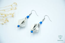 Charger l'image dans la galerie, Boucles d'oreilles argentées en origami en forme de diamant