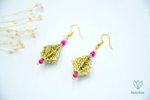 Charger l'image dans la galerie, Boucles d'oreilles dorées en origami en forme de diamant