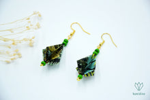 Charger l'image dans la galerie, Boucles d'oreilles dorées en origami en forme de diamant