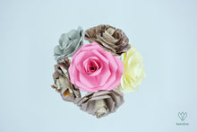 Charger l&#39;image dans la galerie, Bouquet de fleurs composé de 6 roses en origami
