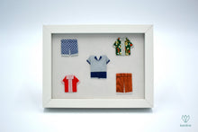 Charger l'image dans la galerie, Cadre avec des vêtements de petit garçon en papier origami
