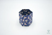 Charger l'image dans la galerie, pot à crayons en papier japonais bleu marine à fleurs