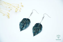 Charger l'image dans la galerie, Boucles d'oreilles argentées en origami en forme de feuille
