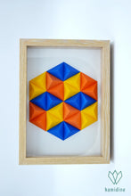 Charger l&#39;image dans la galerie, Cadre en papier origami composé de petites pyramides bleues, jaunes et oranges, formant un hexagone
