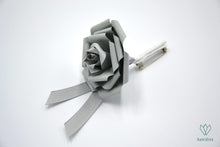 Charger l'image dans la galerie, Boutonnière en papier origami