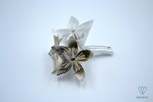 Charger l&#39;image dans la galerie, Boutonnière en papier origami
