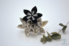 Charger l'image dans la galerie, Boutonnière en papier origami