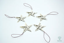 Charger l'image dans la galerie, 5 étoiles de Noël en origami avec du papier à musique