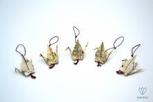 Charger l'image dans la galerie, 5 grues en origami fabriquées avec du papier à musique