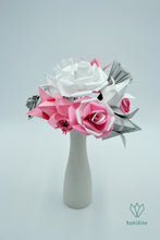 Charger l'image dans la galerie, Bouquet de fleurs blanches, roses et grises en origami