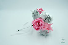 Charger l'image dans la galerie, Bouquet de fleurs blanches, roses et grises en origami