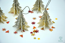 Charger l'image dans la galerie, Sapins de noël en papier recyclé de romans